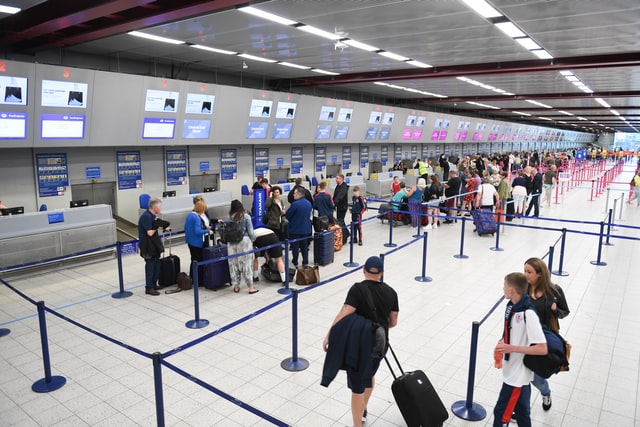 Kann man Poppers ins Flugzeug mitnehmen?